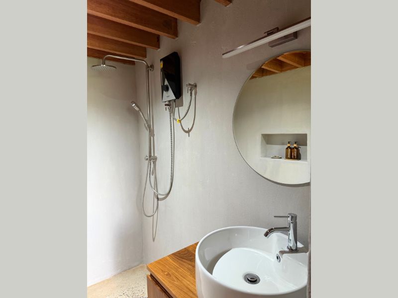 nscf cocoa hut shower room